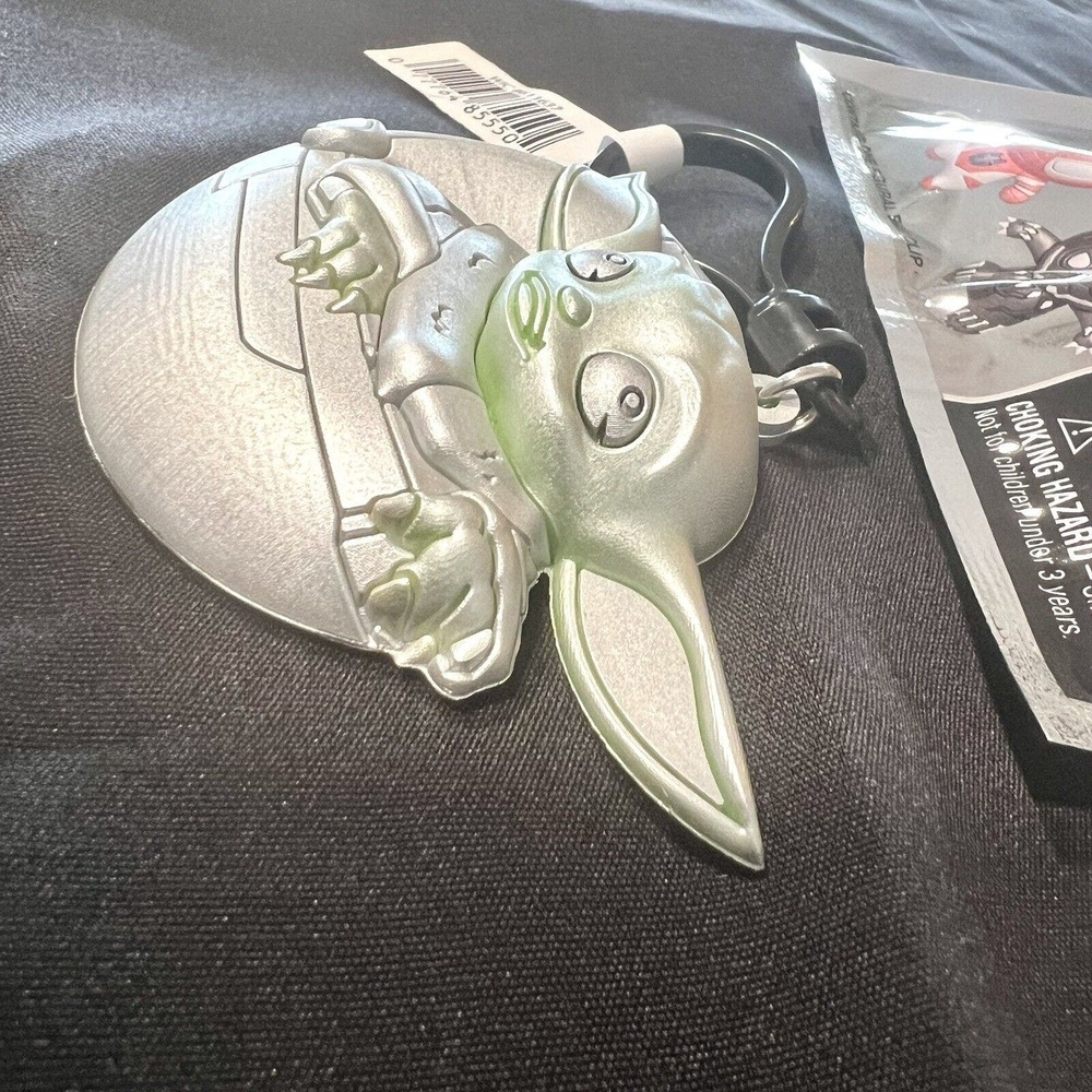 Disney 100 Platinum * Silver Baby Yoda Grogu Clip Blind Bag Monogram Keychain - Picture 4 of 8